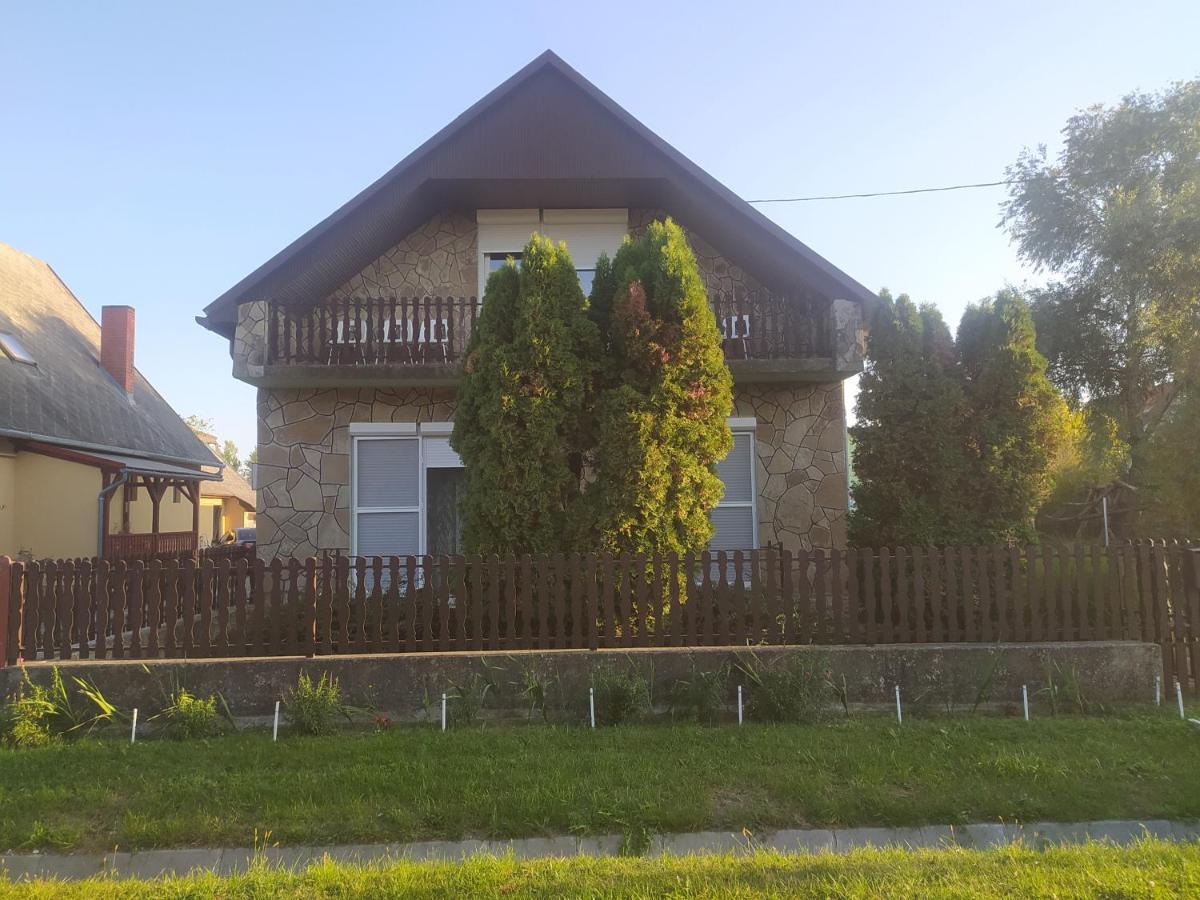 Etus Vendeghaz Villa Balatonfenyves Buitenkant foto