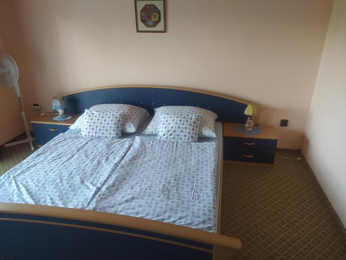 Etus Vendeghaz Villa Balatonfenyves Buitenkant foto