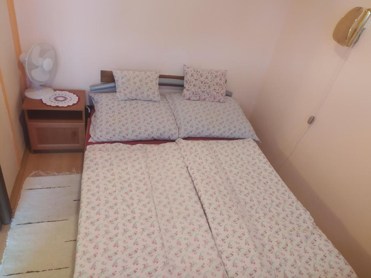 Etus Vendeghaz Villa Balatonfenyves Buitenkant foto