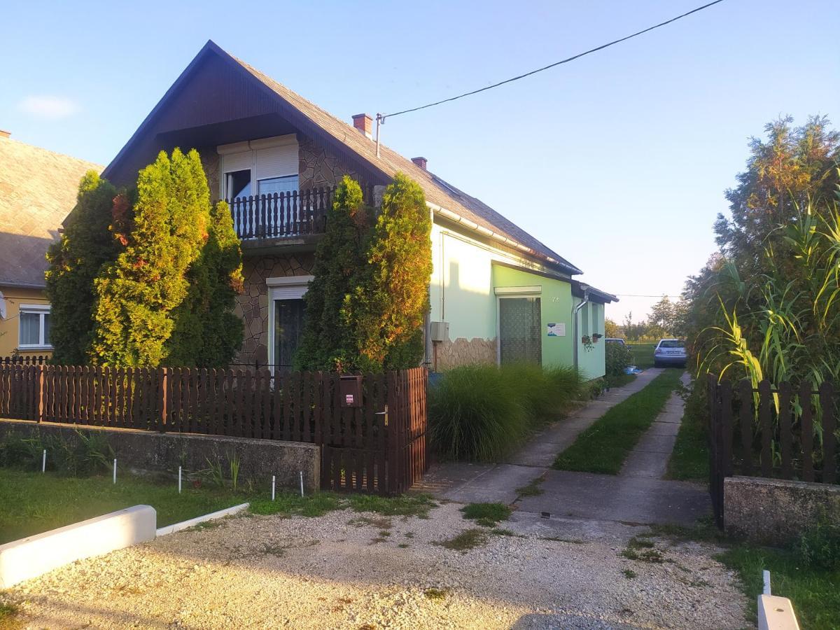Etus Vendeghaz Villa Balatonfenyves Buitenkant foto