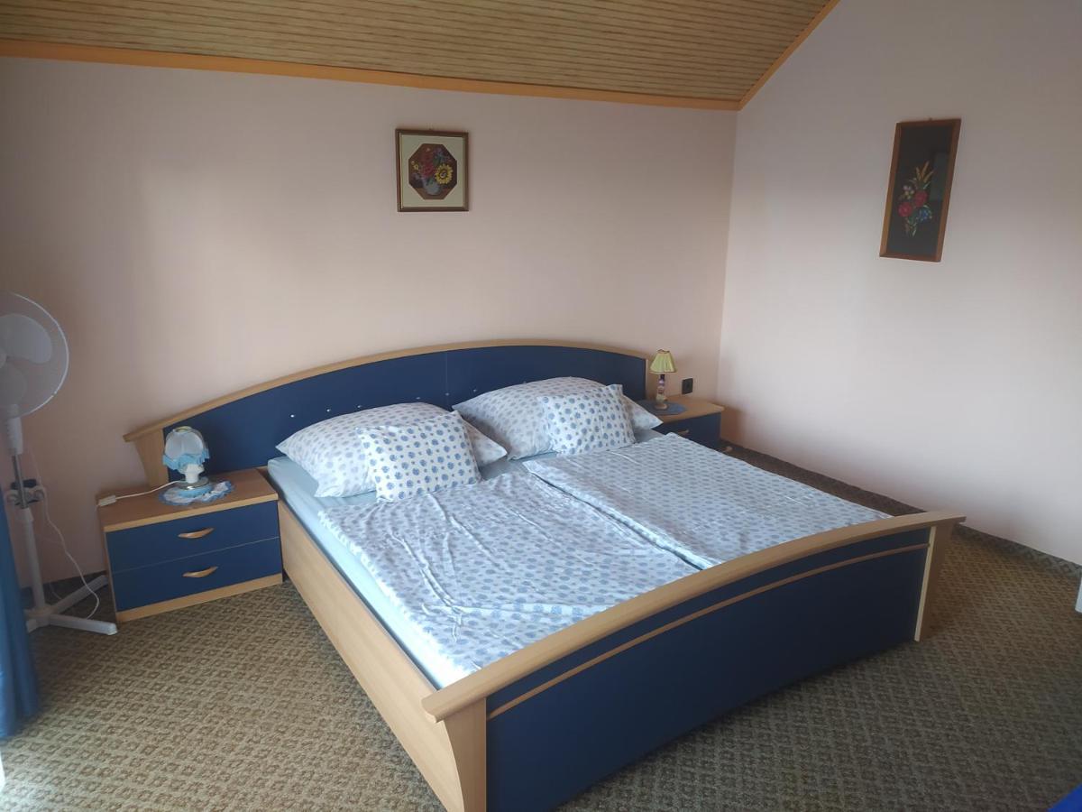Etus Vendeghaz Villa Balatonfenyves Buitenkant foto