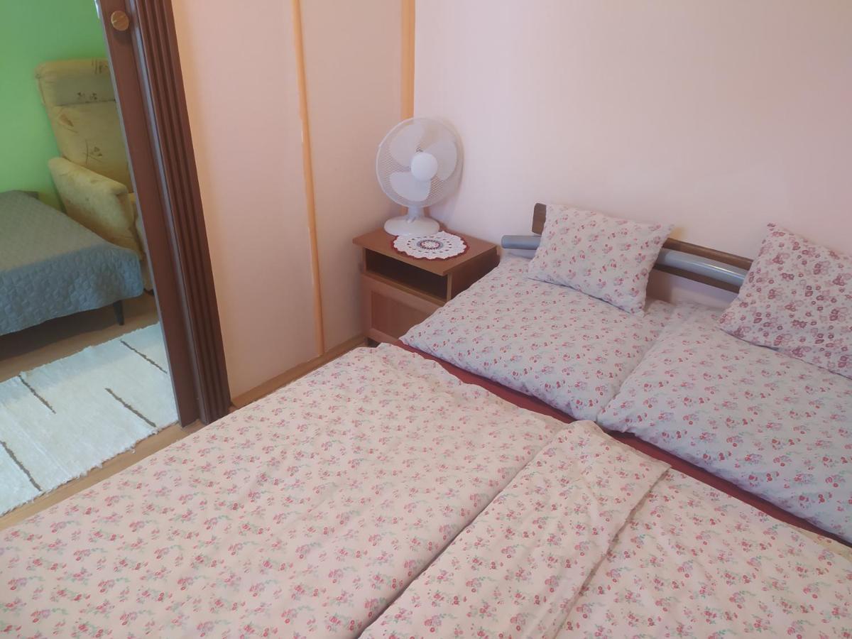 Etus Vendeghaz Villa Balatonfenyves Buitenkant foto