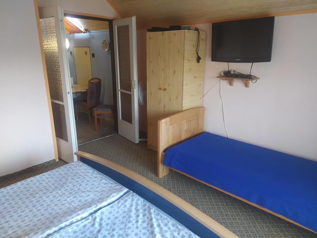Etus Vendeghaz Villa Balatonfenyves Buitenkant foto